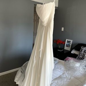 Strapless elegant ivory wedding dress